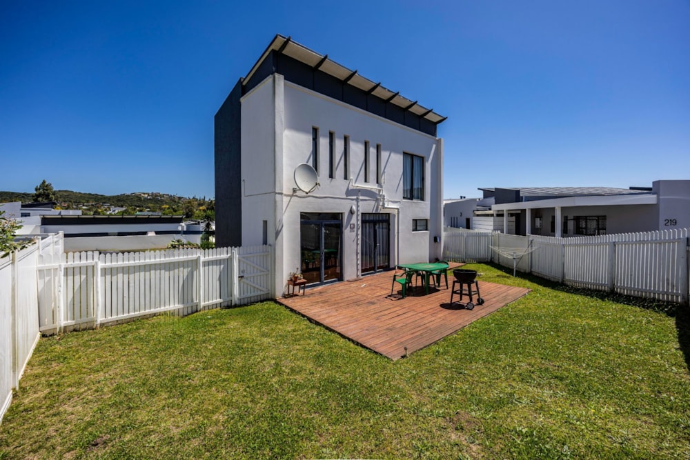 Townhouse for sale in Nahoon Valley Park - 1EZ1719493 Townhouse for sale in Nahoon Valley Park - 1EZ1719493