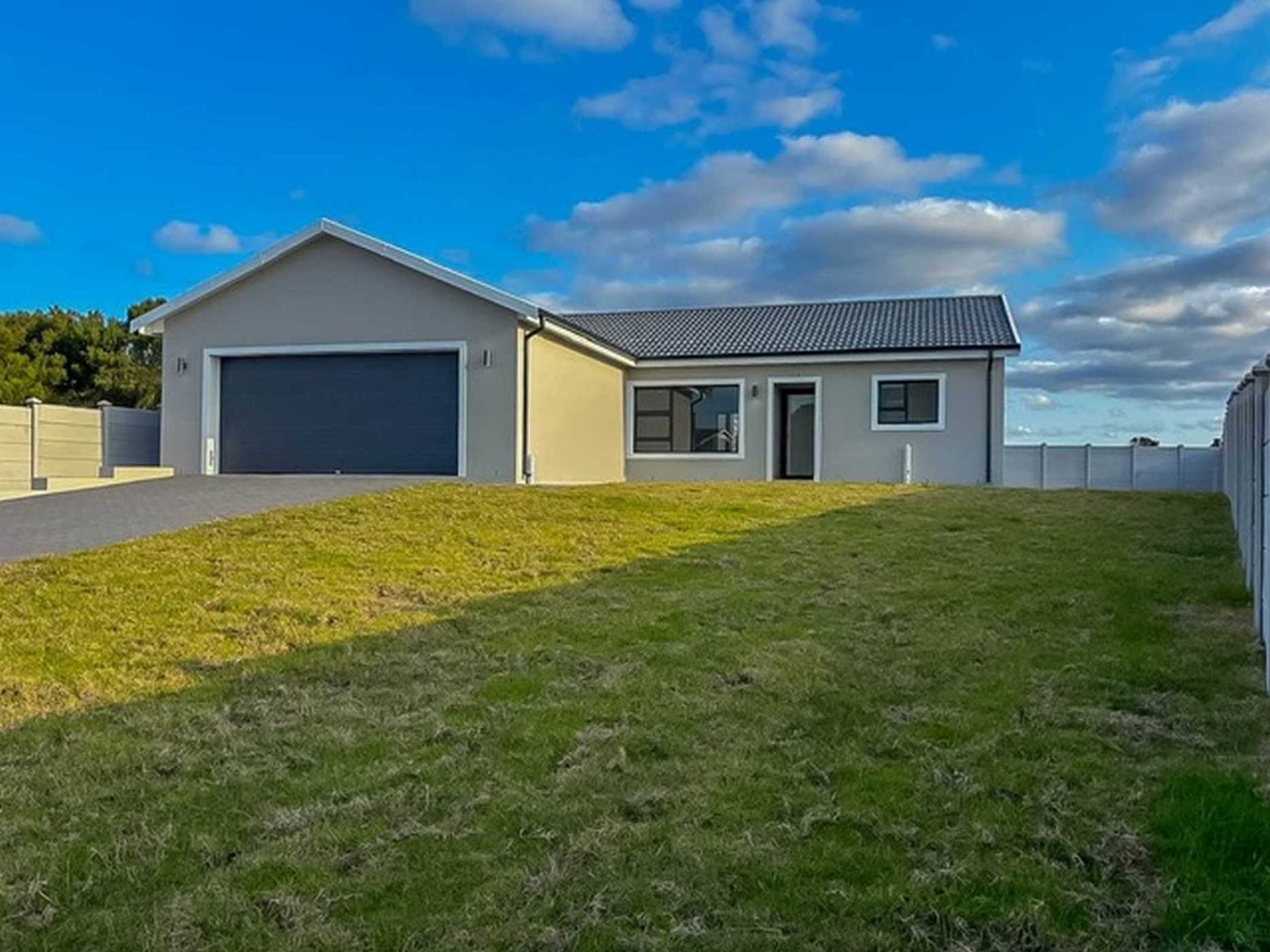 House for sale in Paradise Beach, Jeffreys Bay - 1JF1721914