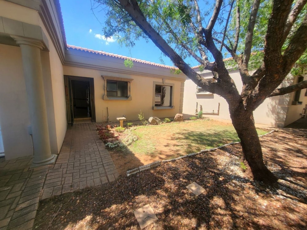 Townhouse for sale in Dan Pienaar - 1BX1719242