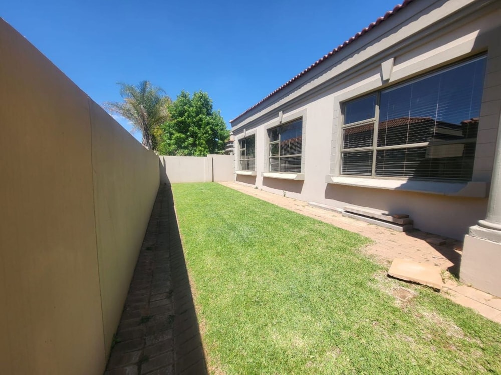 Townhouse for sale in Dan Pienaar - 1BX1719242 Townhouse for sale in Dan Pienaar - 1BX1719242
