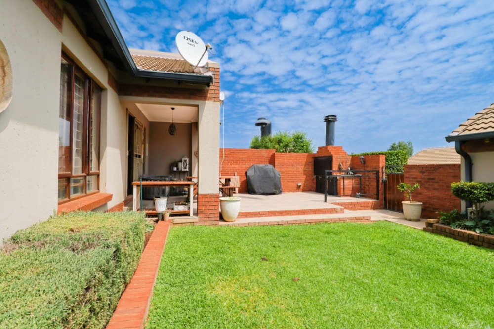 House for sale in Rietvlei Heights Country Estate - CN1718021 House for sale in Rietvlei Heights Country Estate - CN1718021