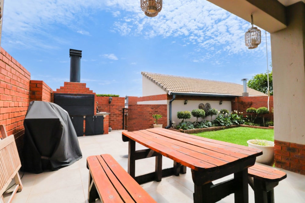 House for sale in Rietvlei Heights Country Estate - CN1718021 House for sale in Rietvlei Heights Country Estate - CN1718021