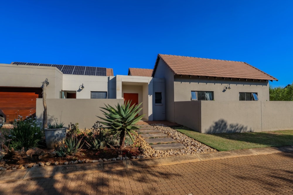 Single-storey house for sale in Leloko Estate - 1HR1717495