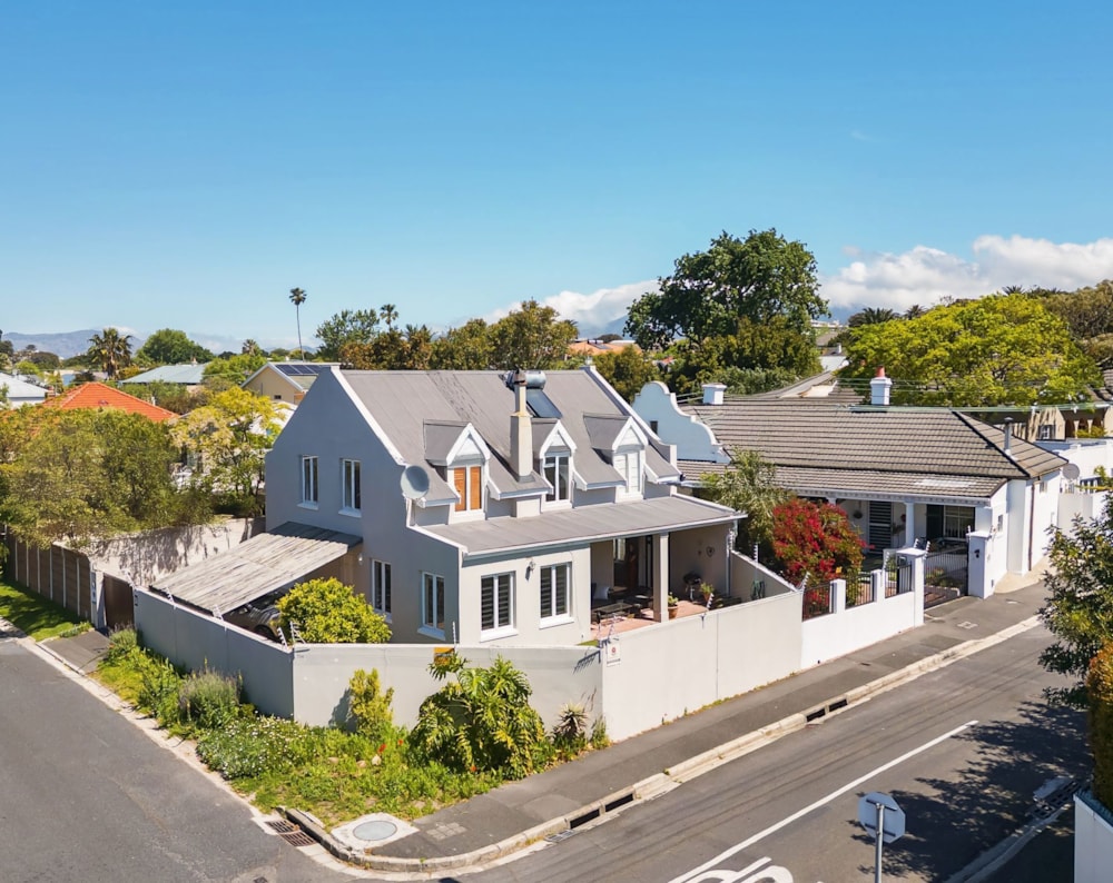 Double-storey house for sale in Kenilworth, Cape Town - KW1717791