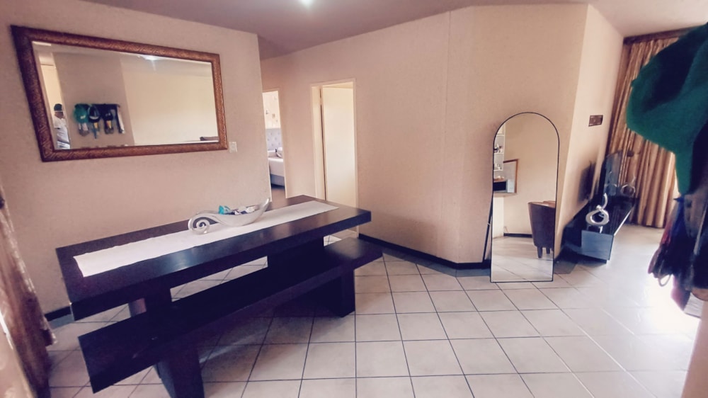 Townhouse for sale in Die Hoewes - CN1724351 Townhouse for sale in Die Hoewes - CN1724351