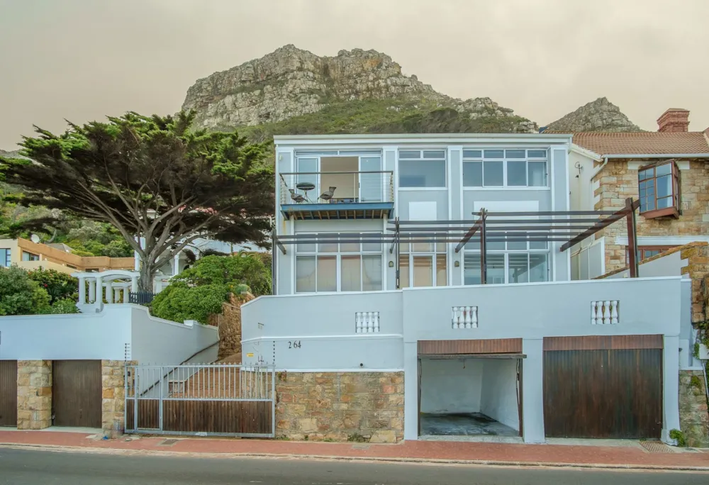 Apartment sold in Muizenberg - FH1717655 Apartment sold in Muizenberg - FH1717655