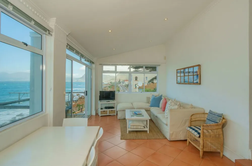 Apartment sold in Muizenberg - FH1717655 Apartment sold in Muizenberg - FH1717655