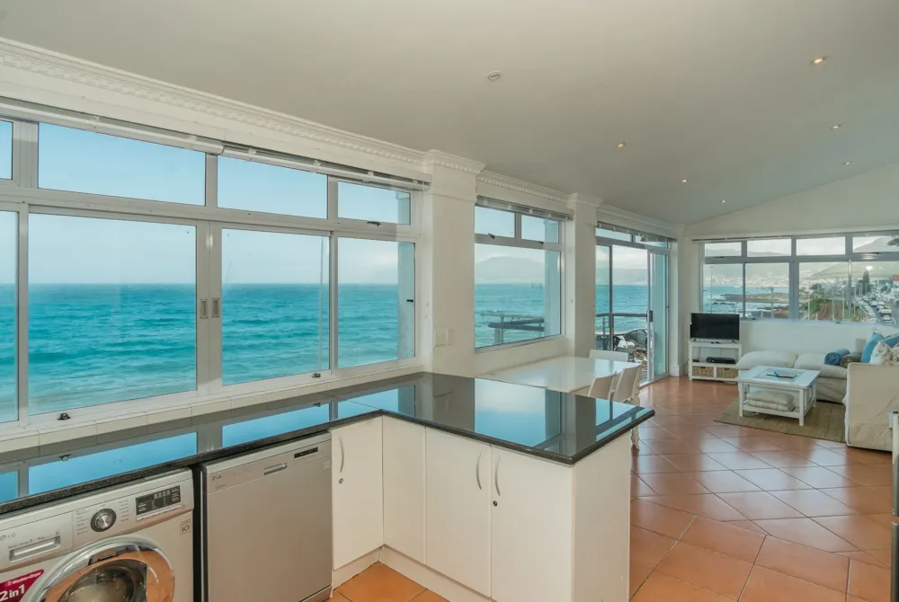 Apartment sold in Muizenberg - FH1717655 Apartment sold in Muizenberg - FH1717655