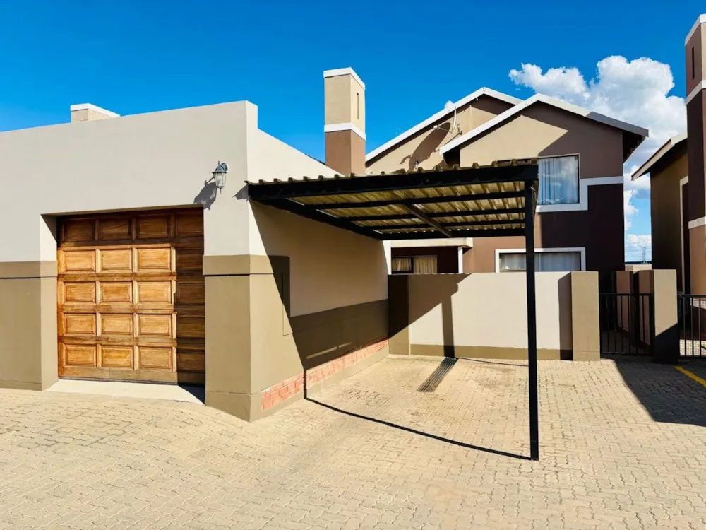 Townhouse for sale in Hillside, Bloemfontein - 1BX1720805