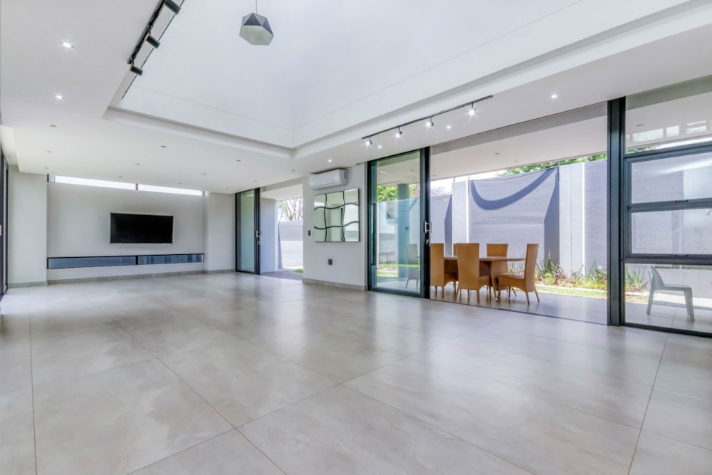 Cluster for sale in Oaklands, Johannesburg - HP1717590 Cluster for sale in Oaklands, Johannesburg - HP1717590