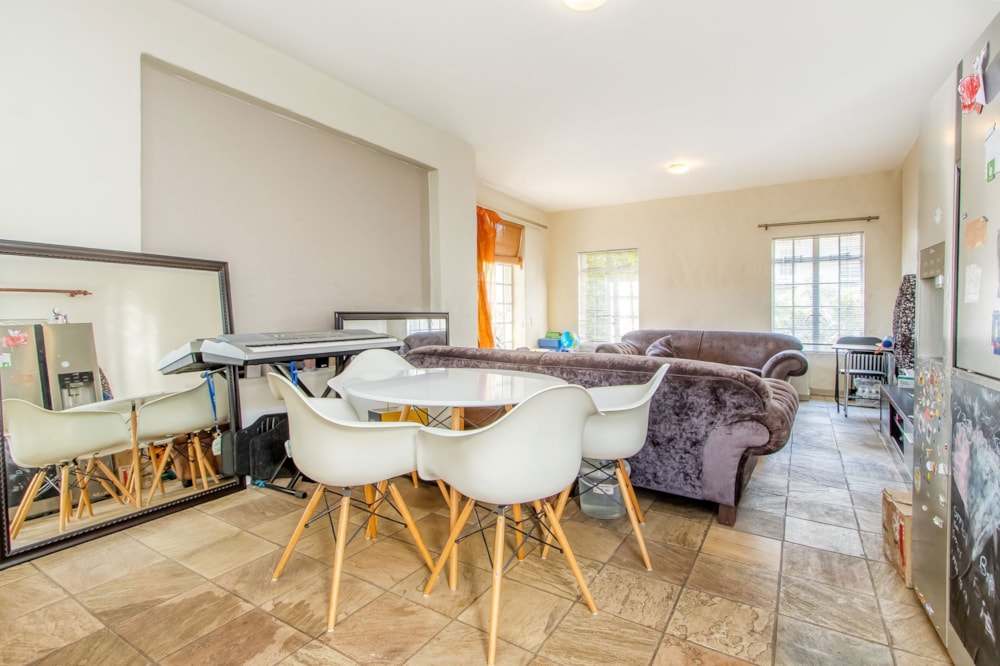 Apartment for sale in Oaklands, Johannesburg - HP1716064 Apartment for sale in Oaklands, Johannesburg - HP1716064