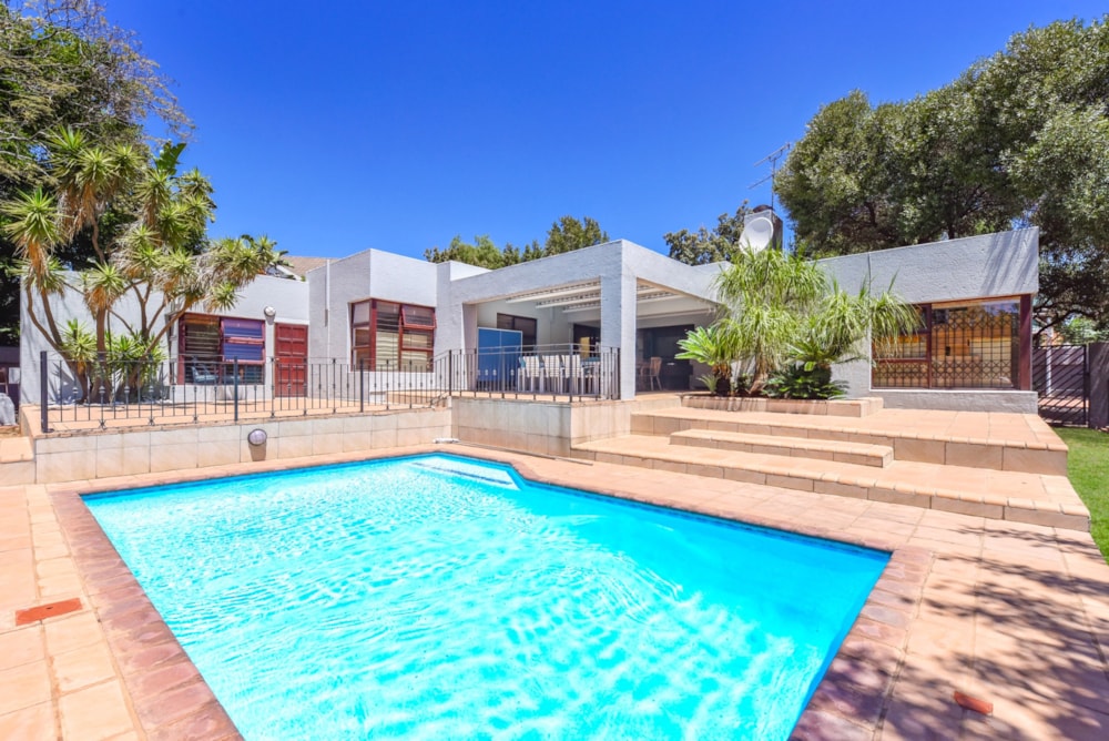 House for sale in Douglasdale - FW1719087