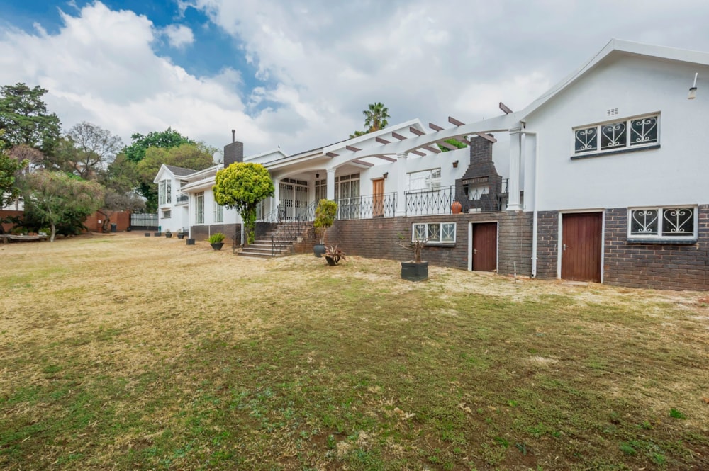 Multi-storey house for sale in Bedfordview - BED1717103 Multi-storey house for sale in Bedfordview - BED1717103