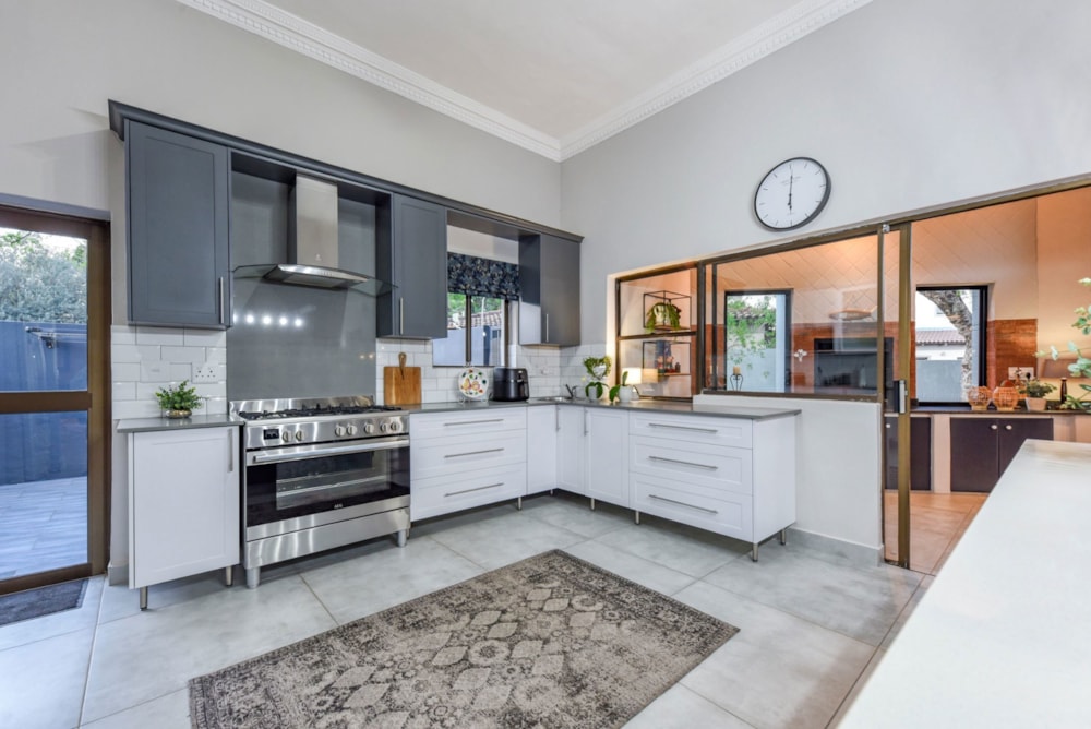 Double-storey house for sale in Dainfern Golf Estate - FW1718653 Double-storey house for sale in Dainfern Golf Estate - FW1718653