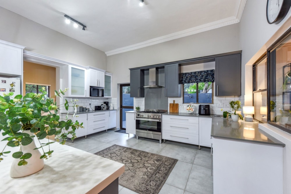 Double-storey house for sale in Dainfern Golf Estate - FW1718653 Double-storey house for sale in Dainfern Golf Estate - FW1718653