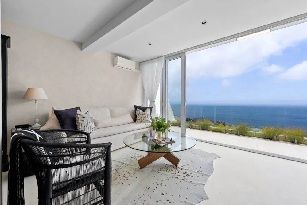 Apartment sold in Camps Bay - AS1718995 Apartment sold in Camps Bay - AS1718995