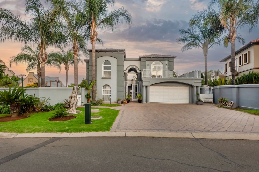 Double-storey cluster for sale in Bedfordview Area - BED1718055