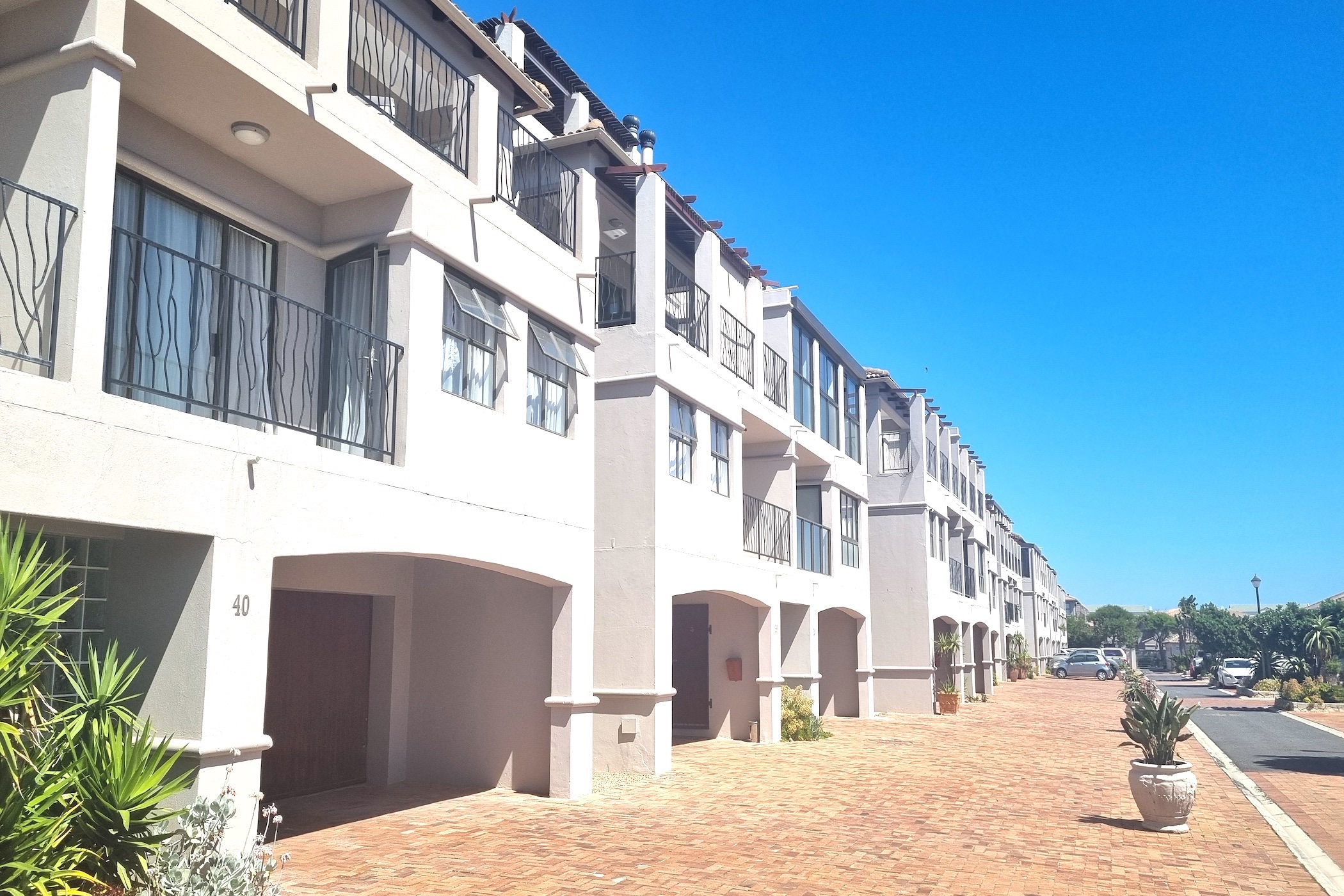 Townhouse to rent in Bloubergstrand - 1TV1723035