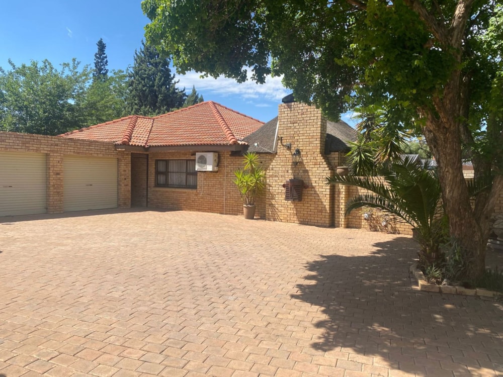 House for sale in Universitas - 1BX1721000 House for sale in Universitas - 1BX1721000