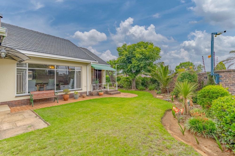 House for sale in Farrarmere - EN1711953 House for sale in Farrarmere - EN1711953