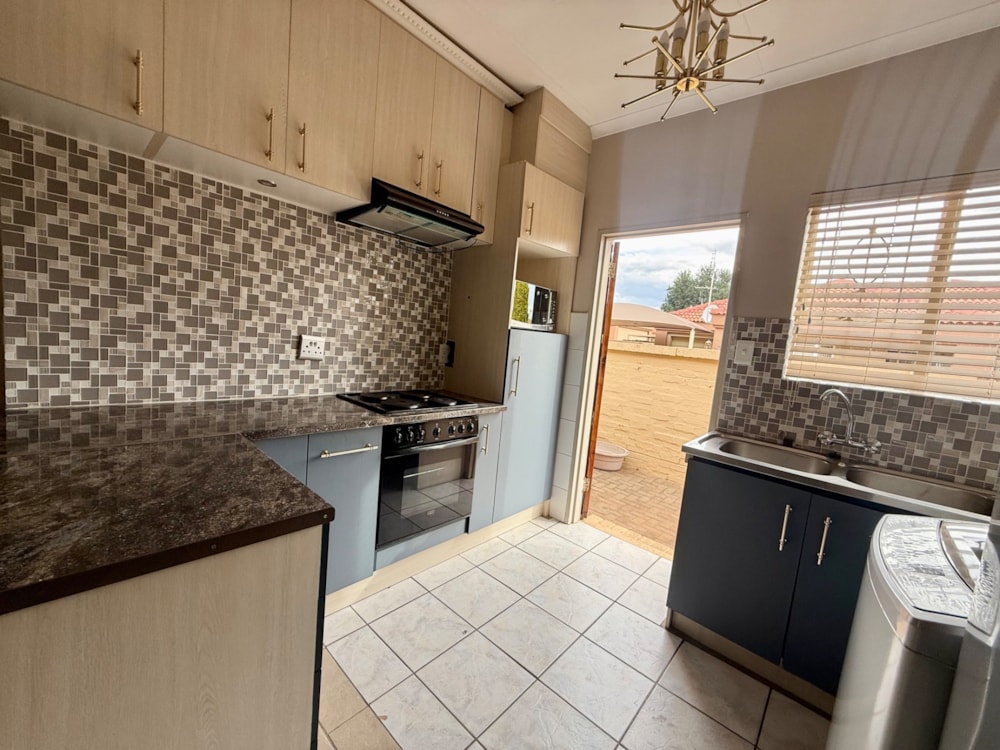 Townhouse for sale in Langenhovenpark - 1BX1721047 Townhouse for sale in Langenhovenpark - 1BX1721047