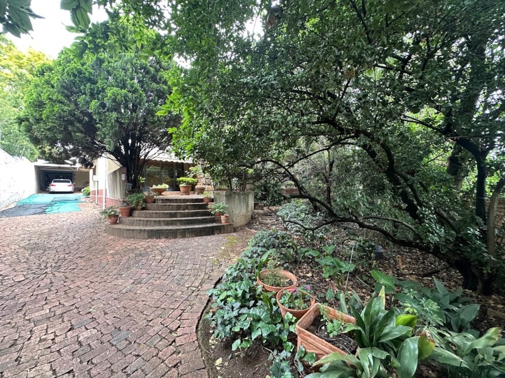 House for sale in Brooklyn, Pretoria East - PT1719813 House for sale in Brooklyn, Pretoria East - PT1719813