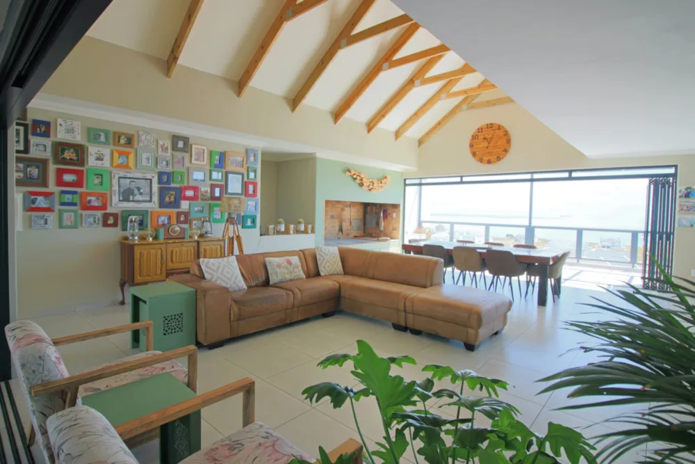 Double-storey house for sale in Da Gama Bay - LA1722261 Double-storey house for sale in Da Gama Bay - LA1722261