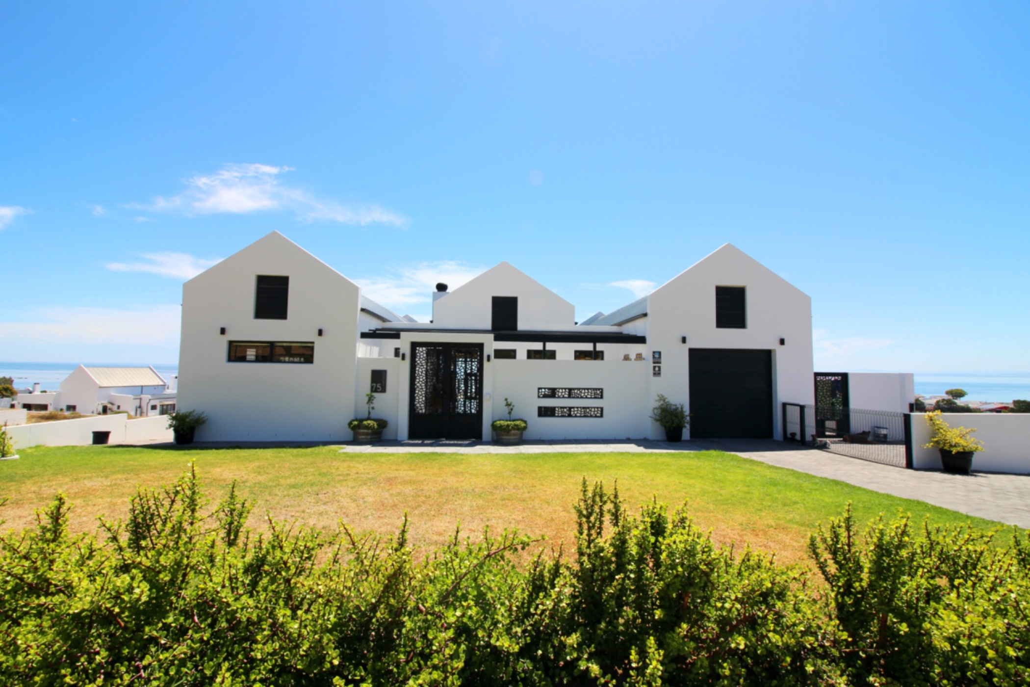 Double-storey house for sale in Da Gama Bay - LA1722261