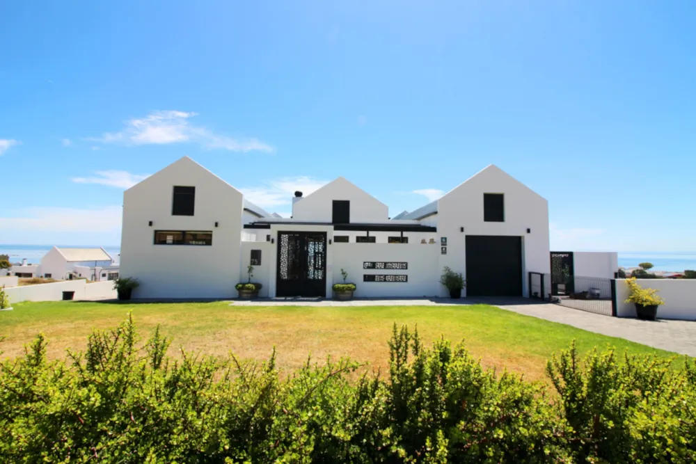Double-storey house for sale in Da Gama Bay - LA1722261 Double-storey house for sale in Da Gama Bay - LA1722261