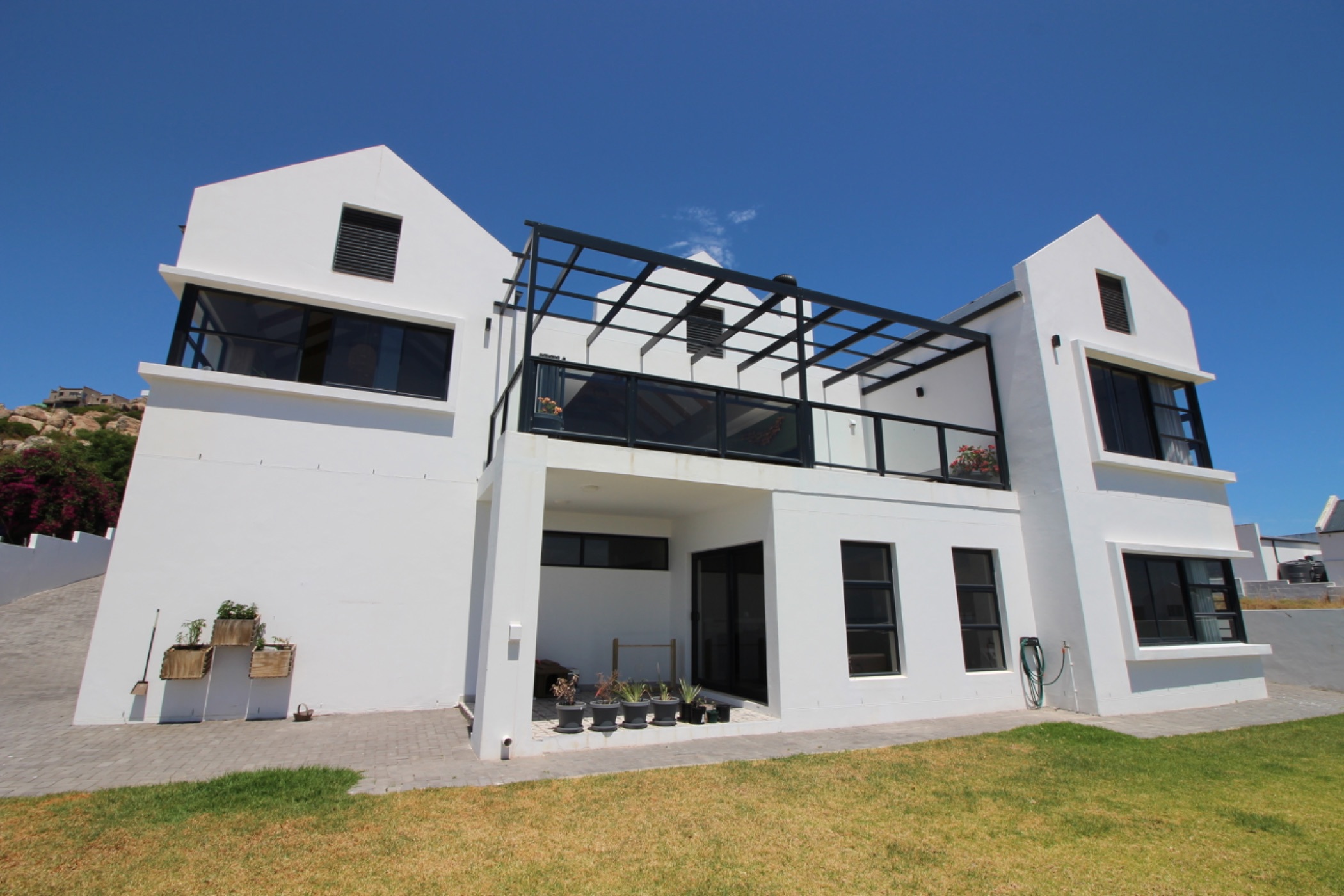 Double-storey house for sale in Da Gama Bay - LA1722261