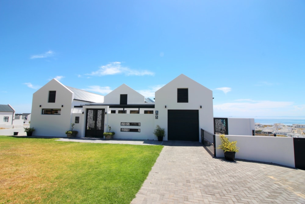 Double-storey house for sale in Da Gama Bay - LA1722261 Double-storey house for sale in Da Gama Bay - LA1722261