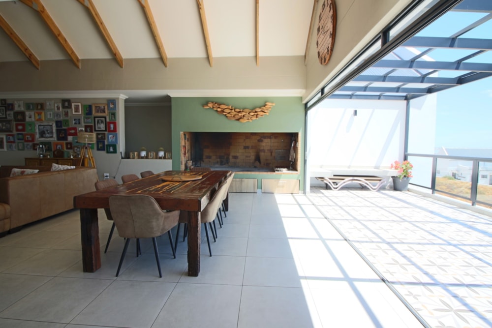 Double-storey house for sale in Da Gama Bay - LA1722261 Double-storey house for sale in Da Gama Bay - LA1722261