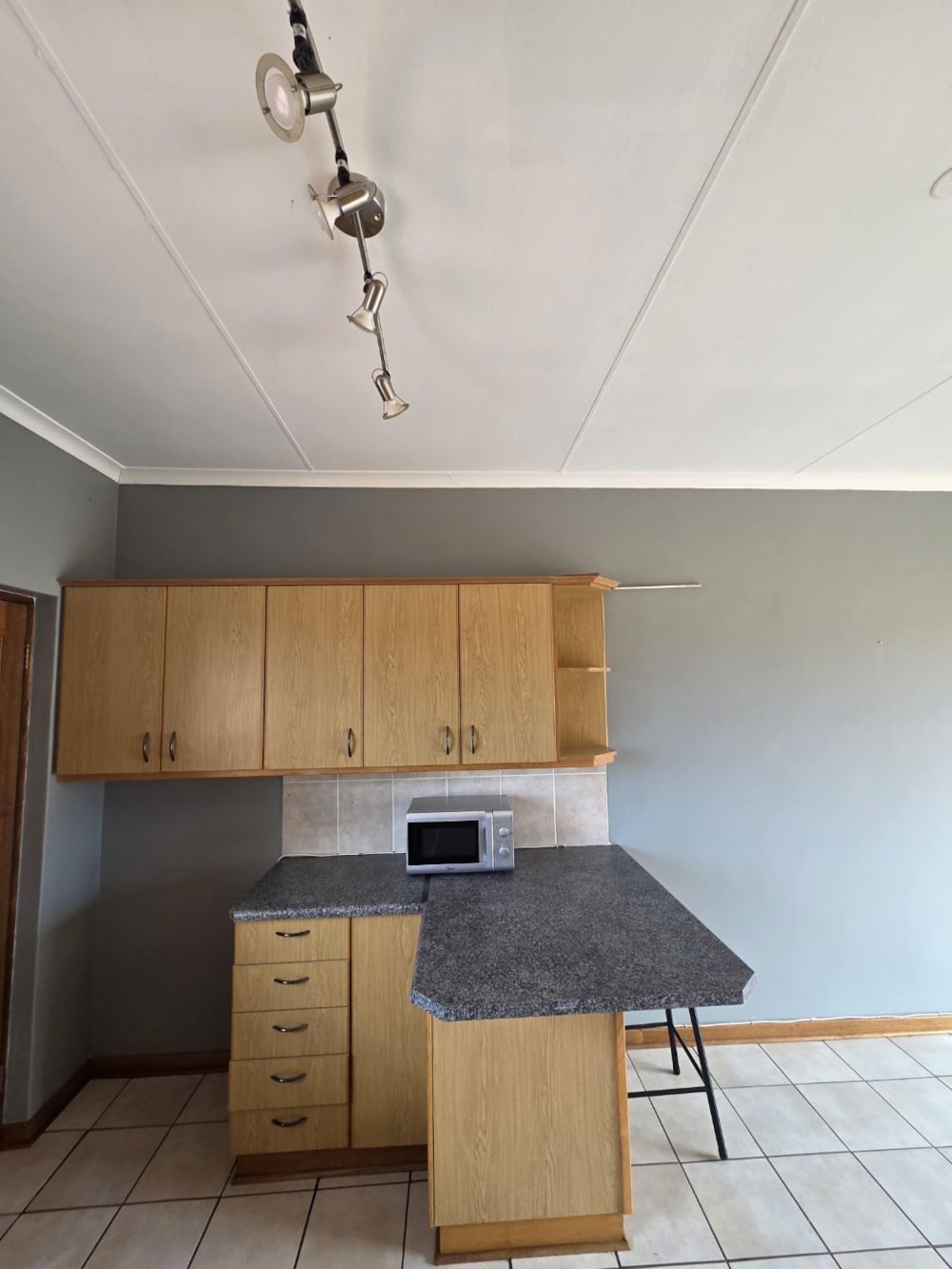 Apartment to rent in Hillcrest, Kimberley - 1KJ1720938 Apartment to rent in Hillcrest, Kimberley - 1KJ1720938