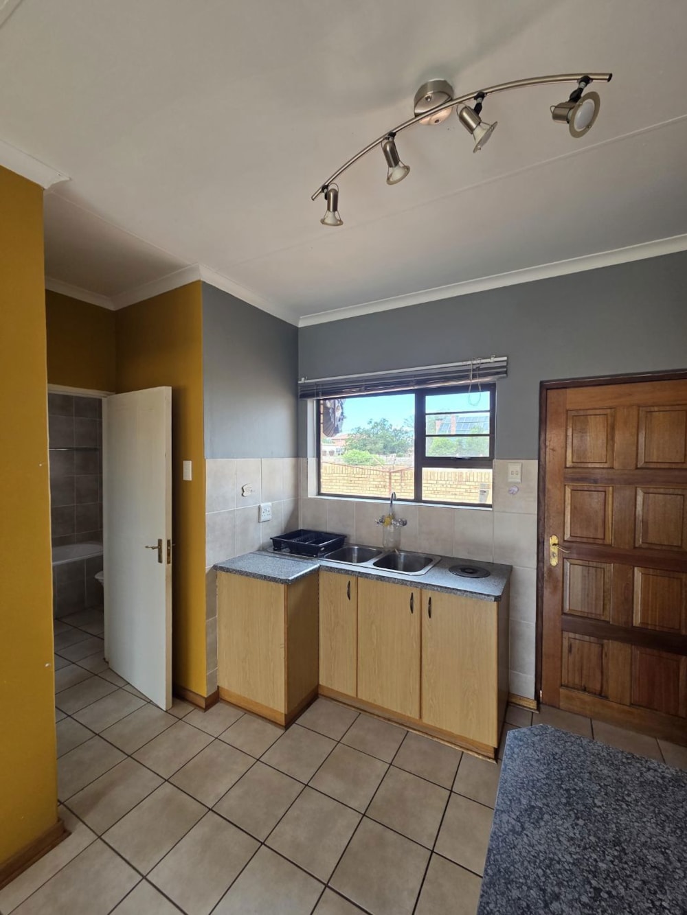 Apartment to rent in Hillcrest, Kimberley - 1KJ1720938 Apartment to rent in Hillcrest, Kimberley - 1KJ1720938