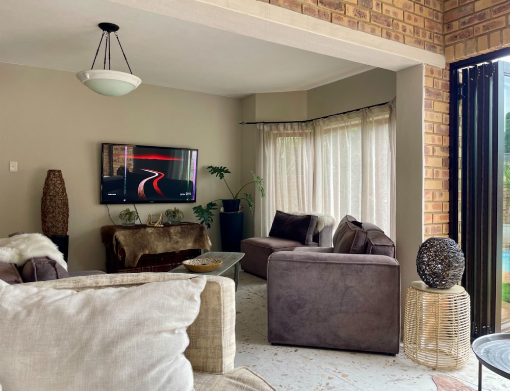 Double-storey house for sale in Silver Lakes Golf Estate - PT1733339