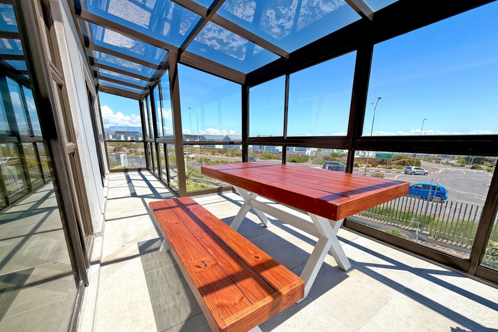 Penthouse apartment to rent in Big Bay - 1TV1738412