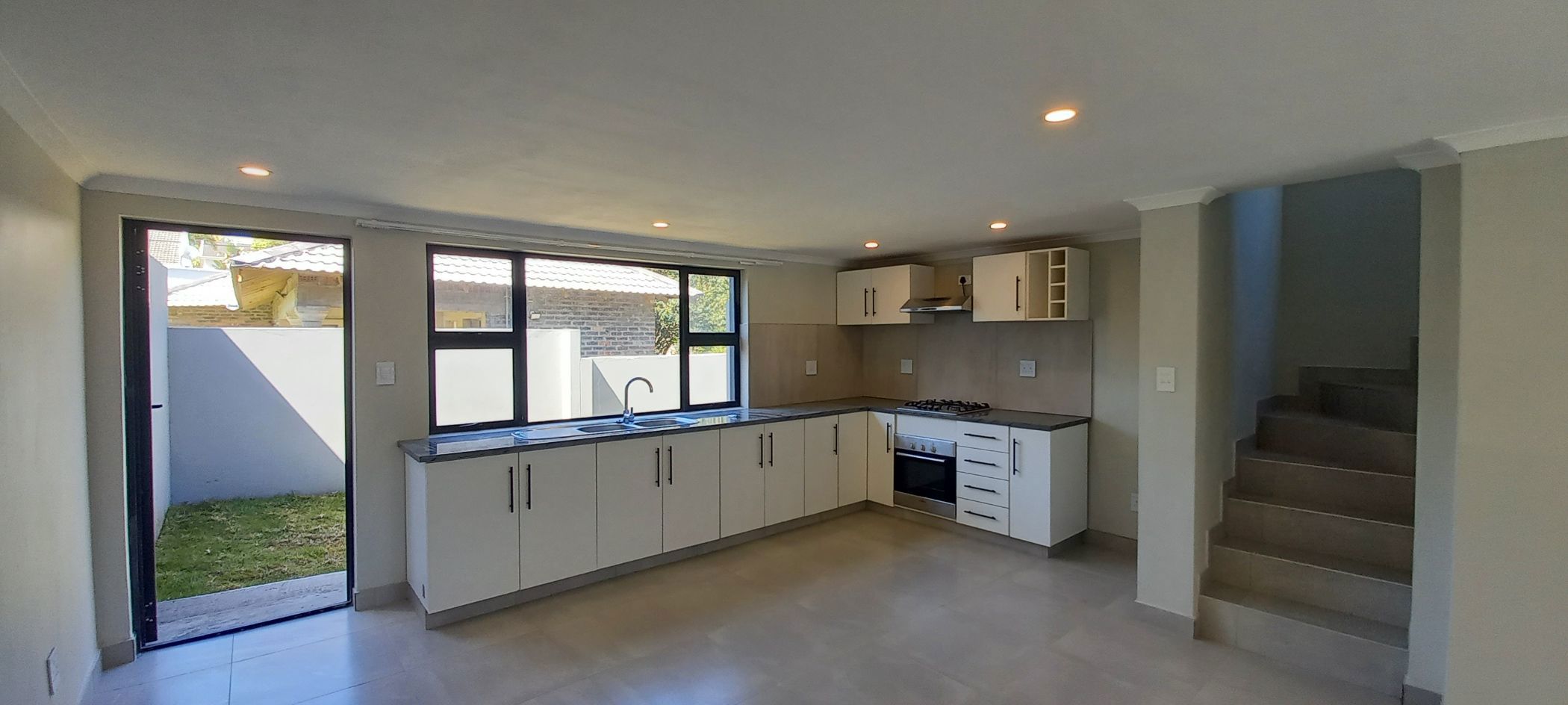 House let in Beacon Bay - 1EZ1721221