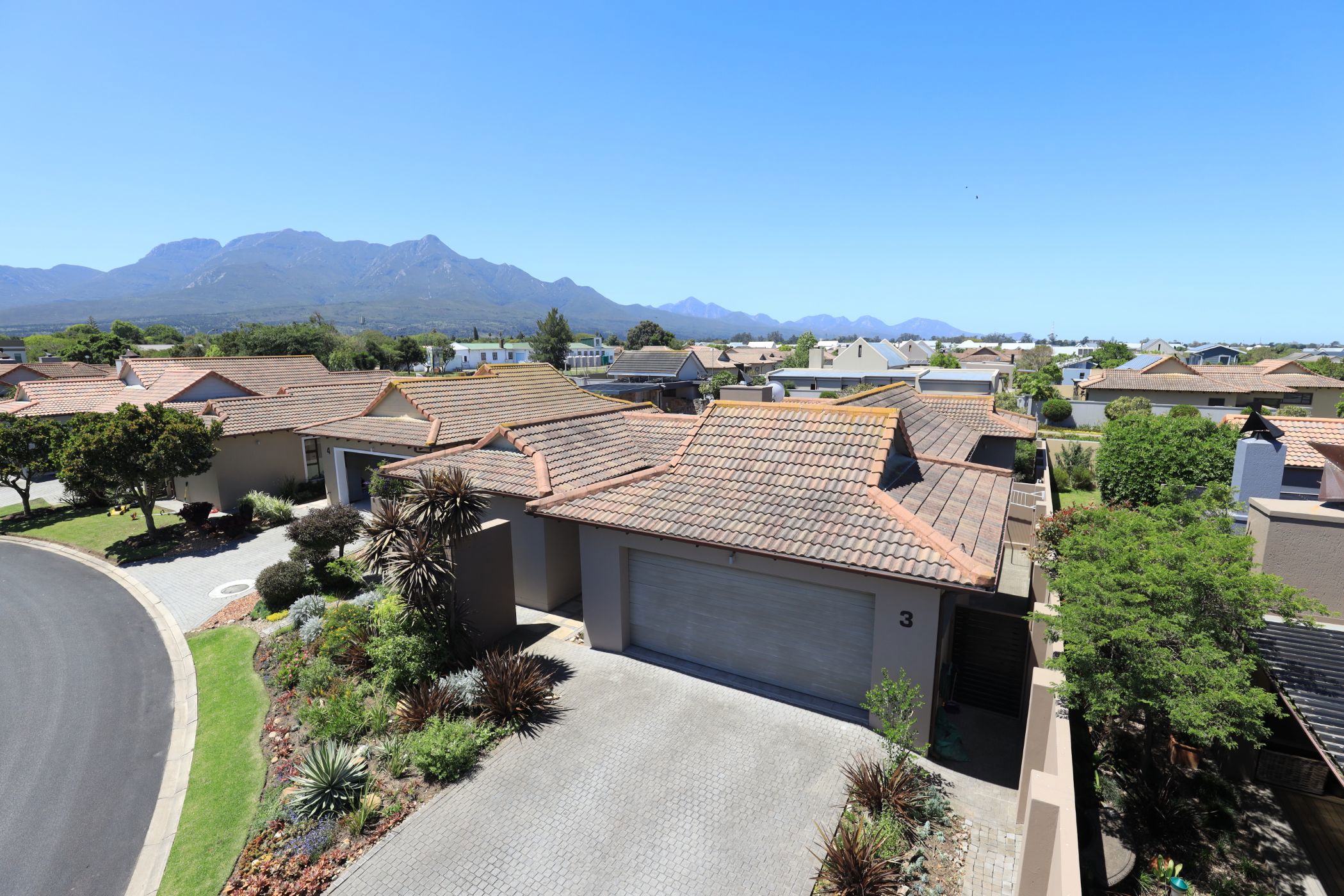 Security estate home for sale in Earl's Court - GEO1721380