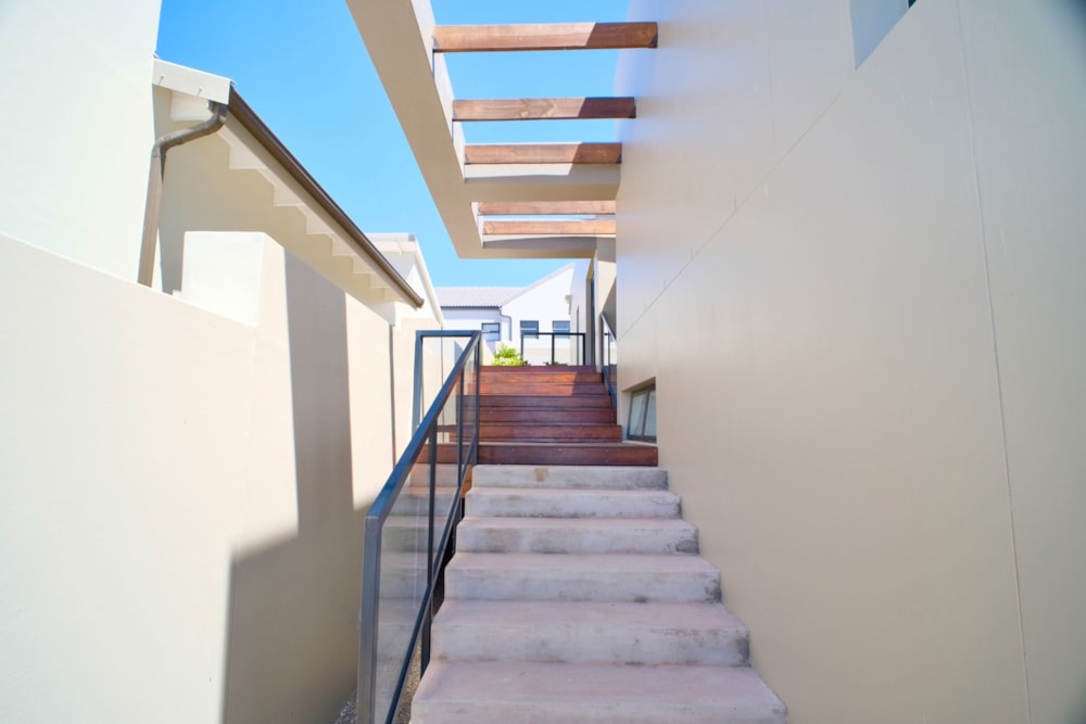 Security complex home for sale in Calypso Beach - LA1721176