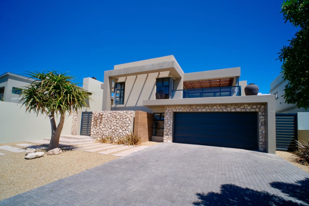 Security complex home for sale in Calypso Beach - LA1721176