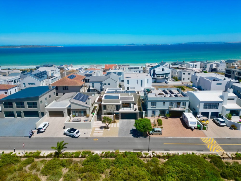 Security complex home for sale in Calypso Beach - LA1721176 Security complex home for sale in Calypso Beach - LA1721176