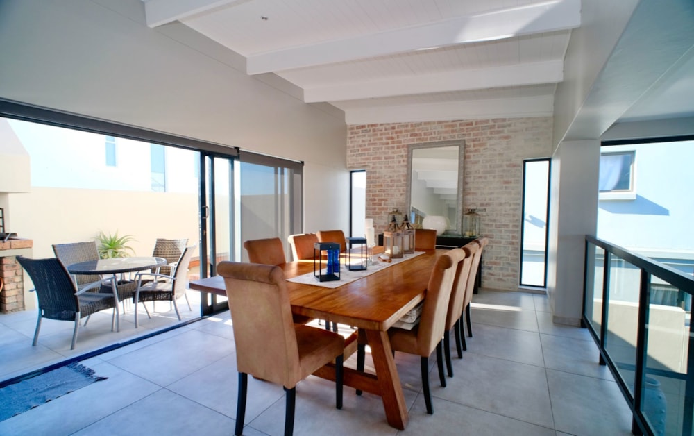 Security complex home for sale in Calypso Beach - LA1721176