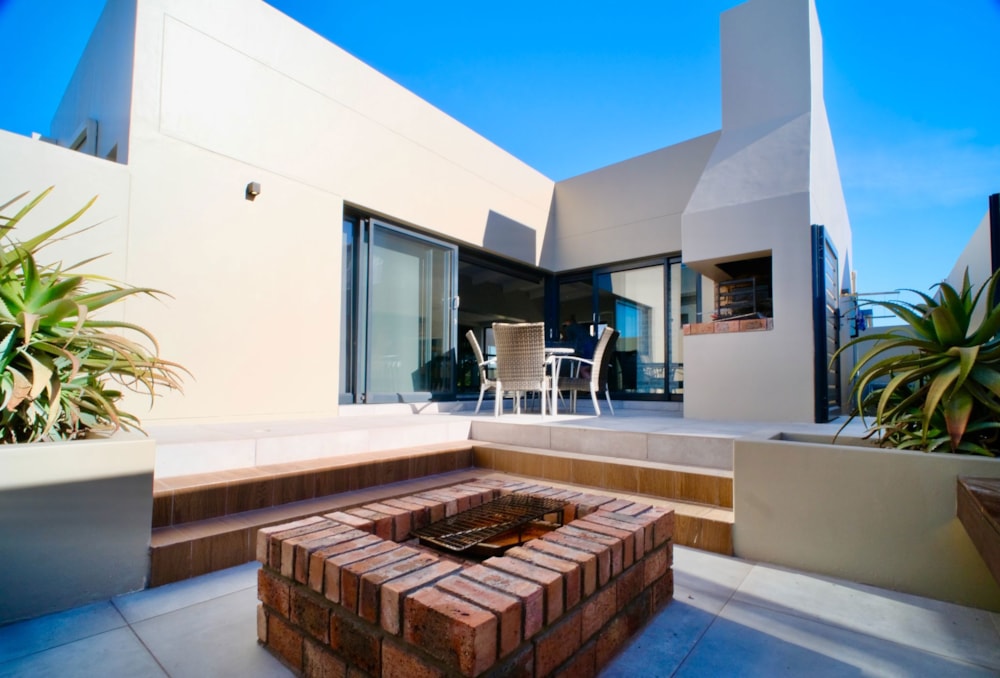 Security complex home for sale in Calypso Beach - LA1721176