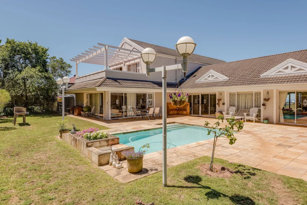 Security estate home for sale in Theescombe - 1PLZ1720249