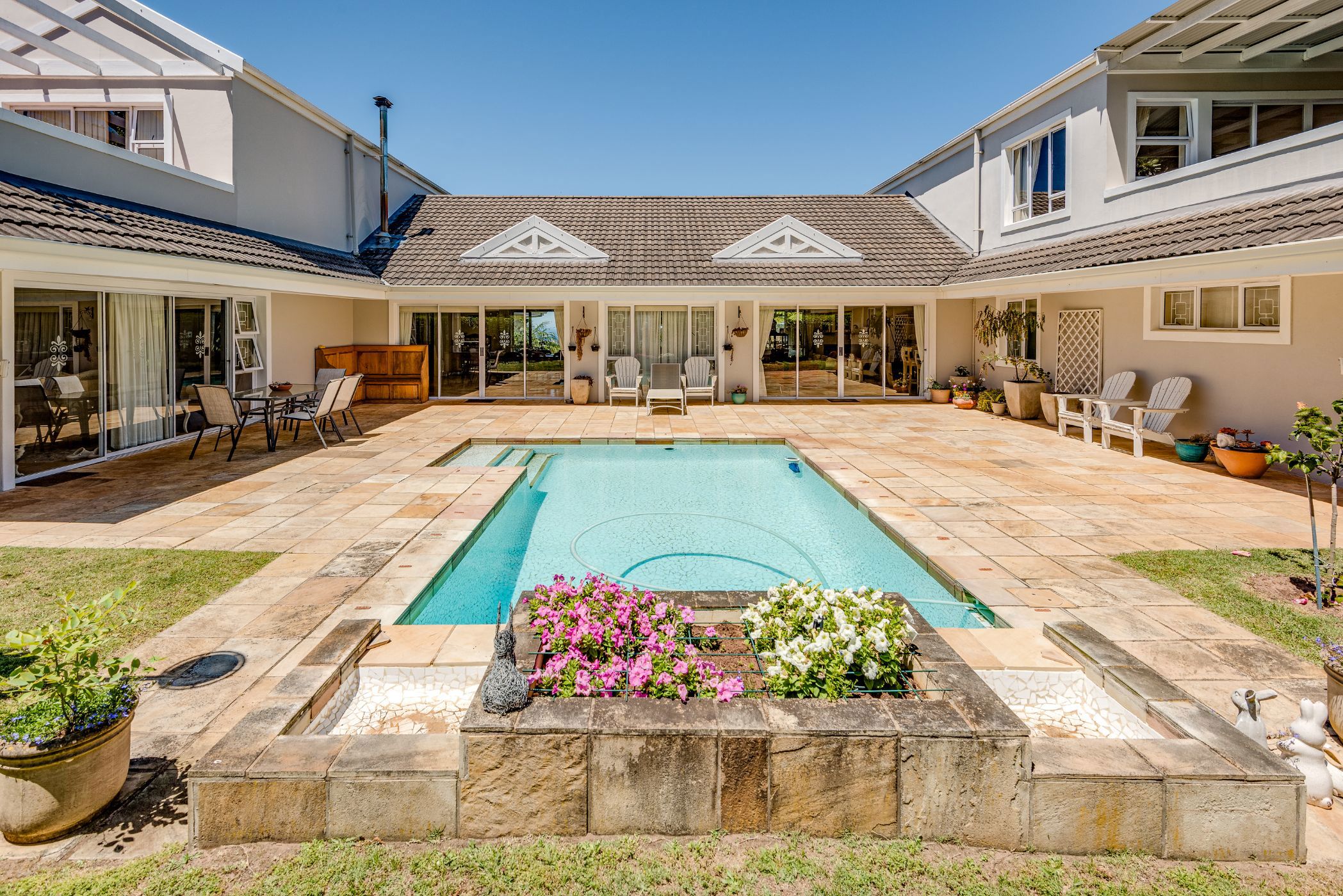 Security estate home for sale in Theescombe - 1PLZ1720249