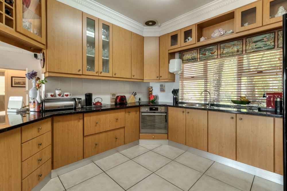 Security estate home for sale in Bel'Aire - SW1722905 Security estate home for sale in Bel'Aire - SW1722905