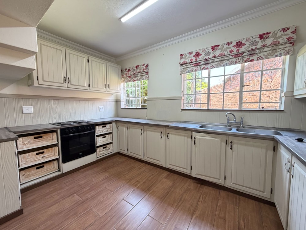 Townhouse to rent in Hayfields - 1PM1723051