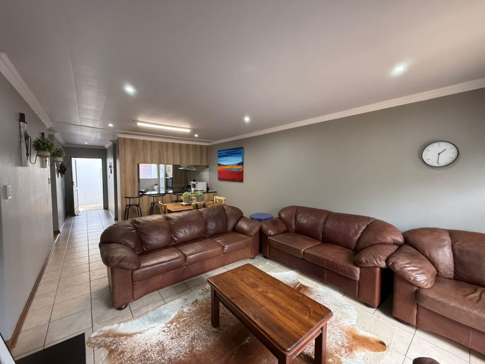 Townhouse for sale in Woodland Hills - 1BX1723006