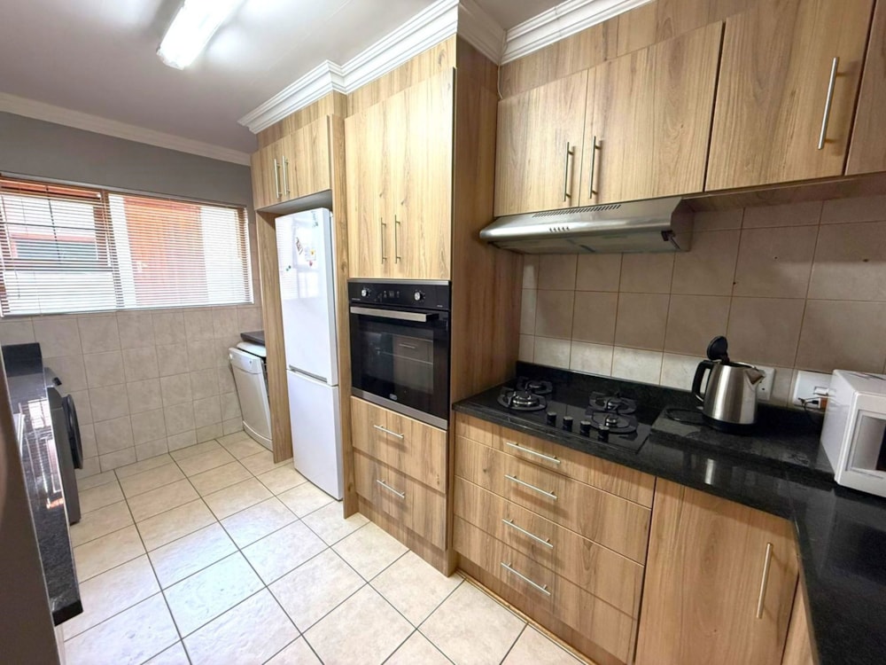 Townhouse for sale in Woodland Hills - 1BX1723006