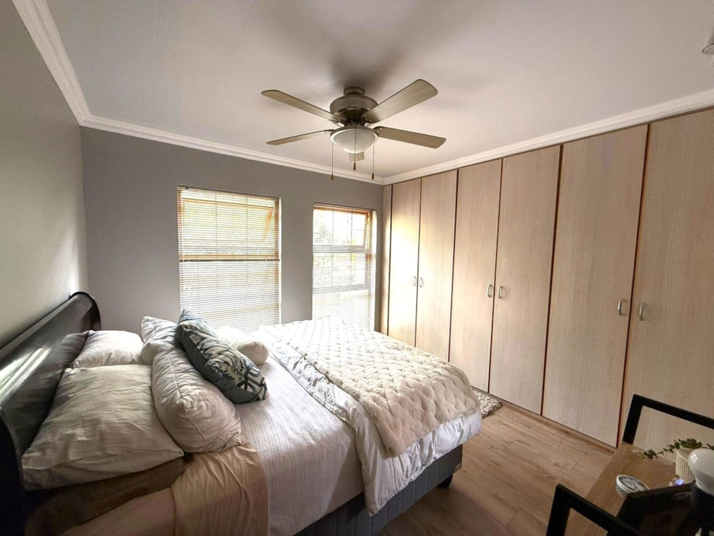 Townhouse for sale in Woodland Hills - 1BX1723006